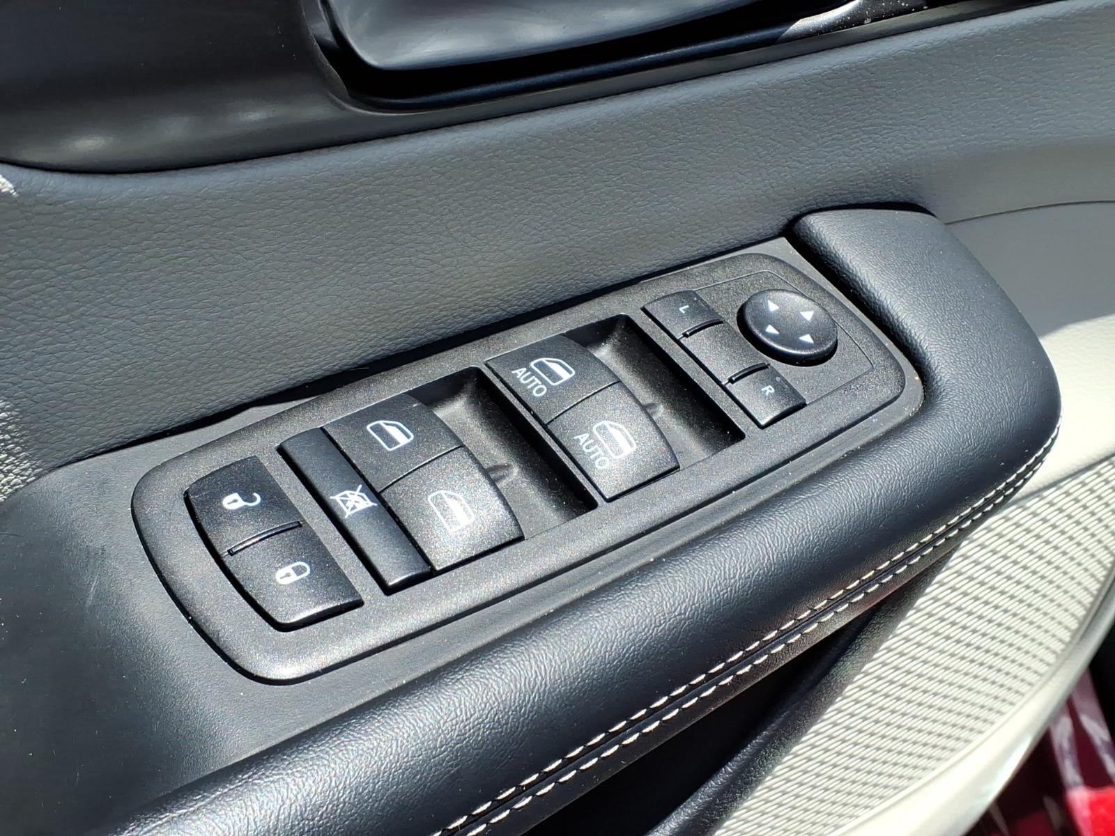 Used 2023 Chrysler Pacifica Van