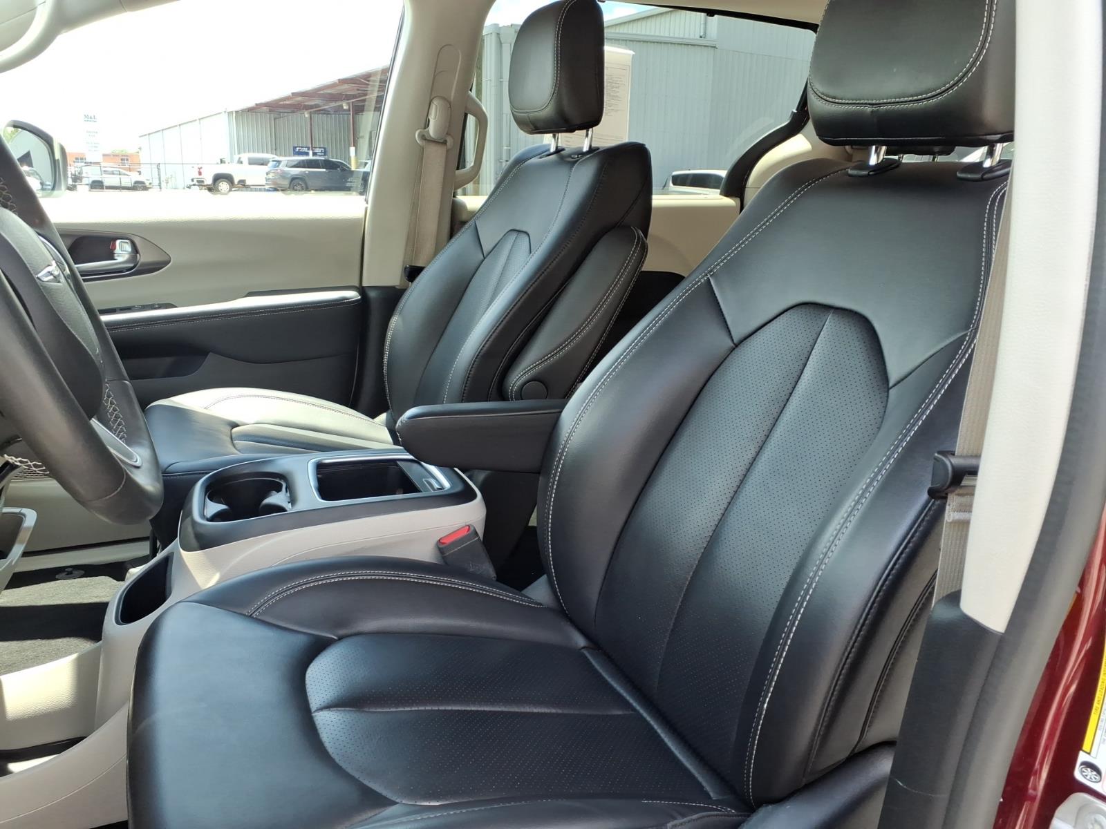 Used 2023 Chrysler Pacifica Van