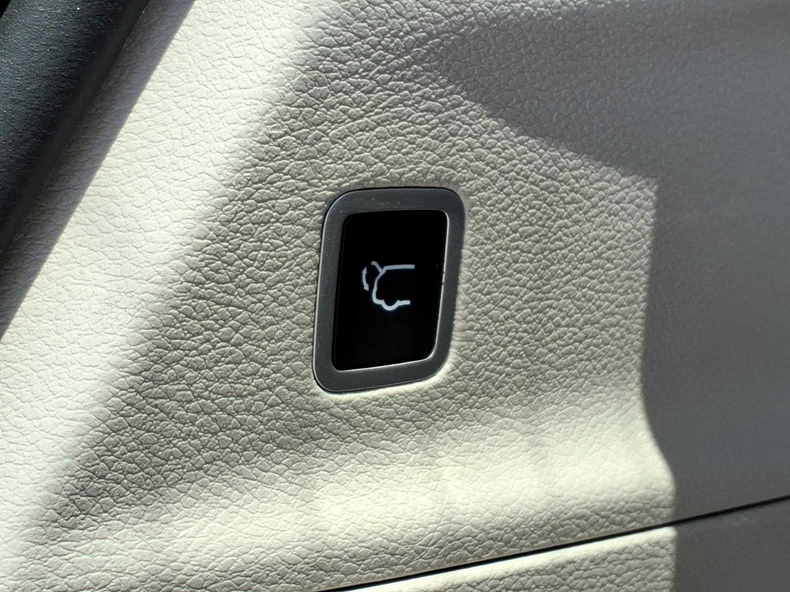 Used 2023 Chrysler Pacifica Van