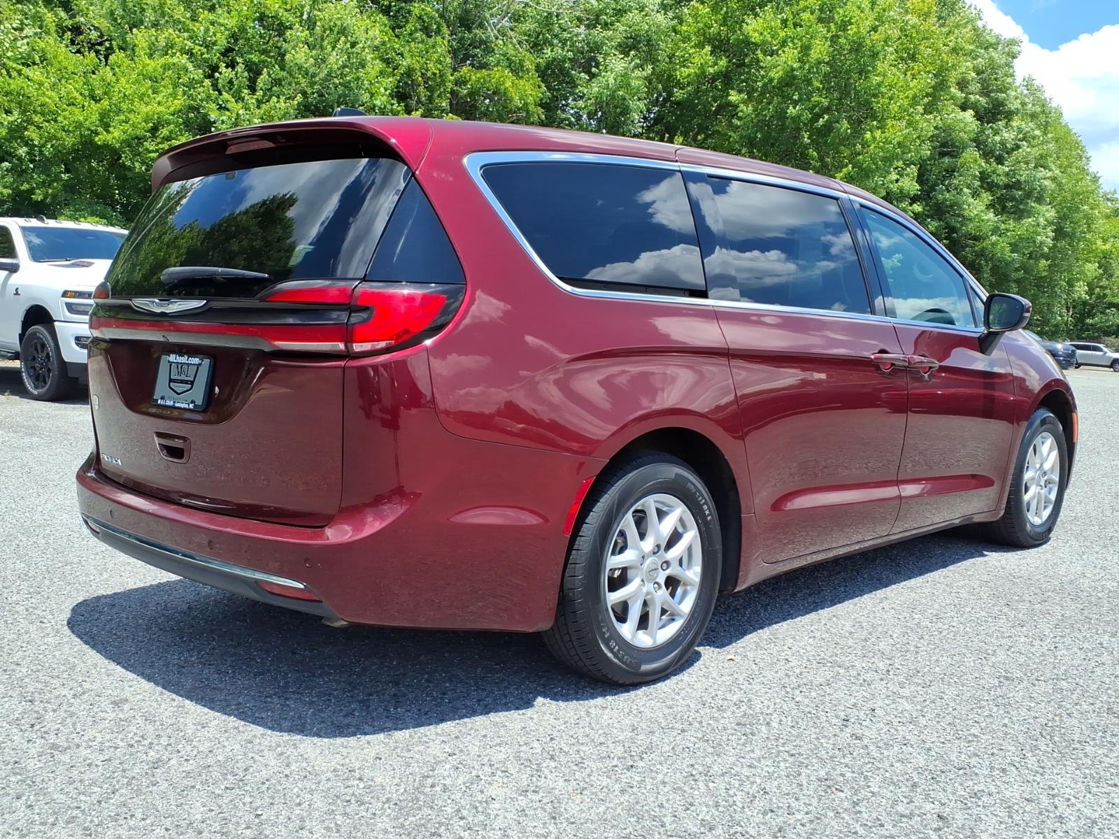 Used 2023 Chrysler Pacifica Van