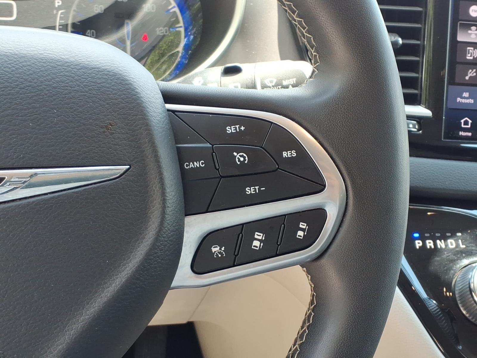 Used 2023 Chrysler Pacifica Van