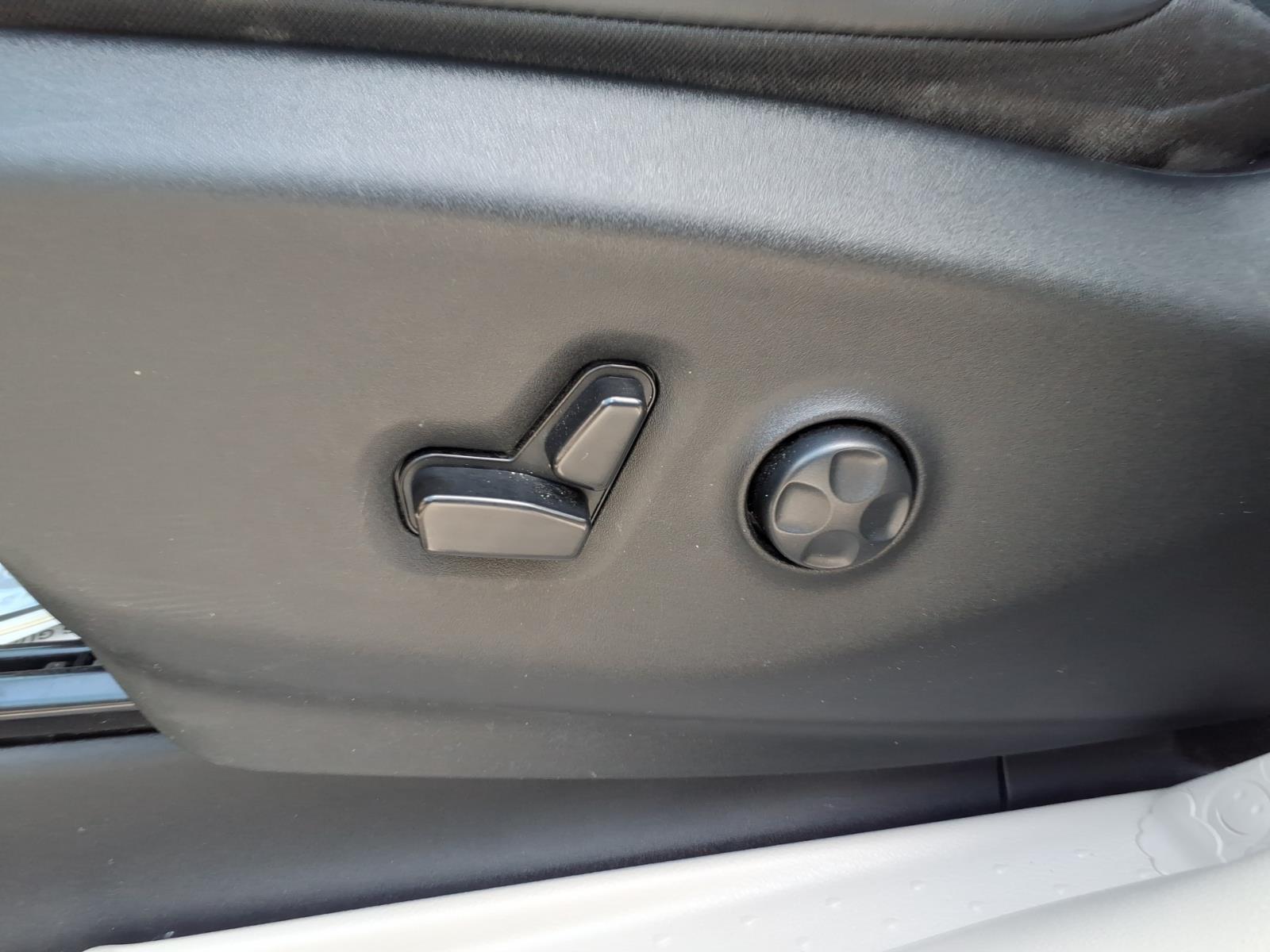 Used 2023 Chrysler Pacifica Van