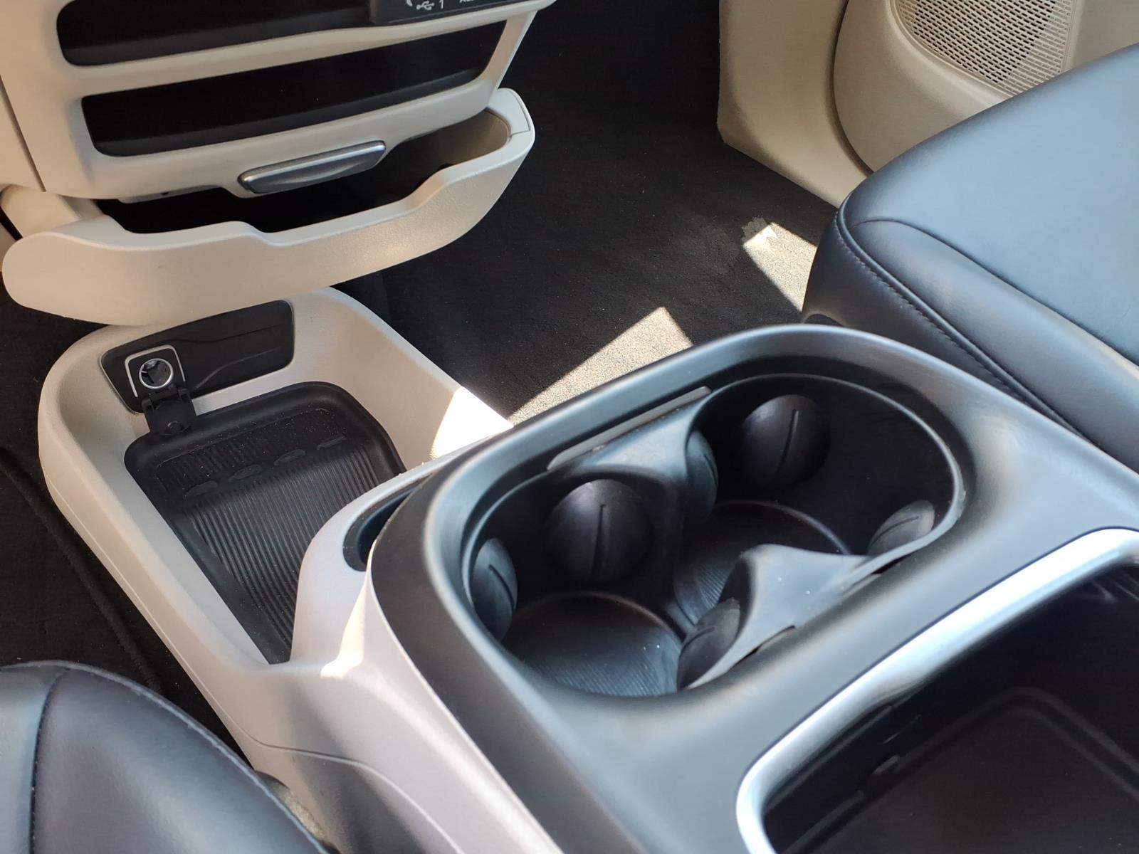 Used 2023 Chrysler Pacifica Van