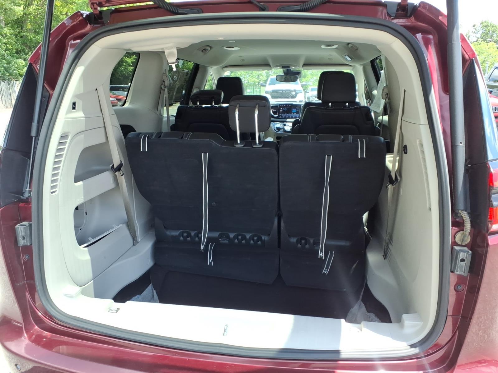 Used 2023 Chrysler Pacifica Van
