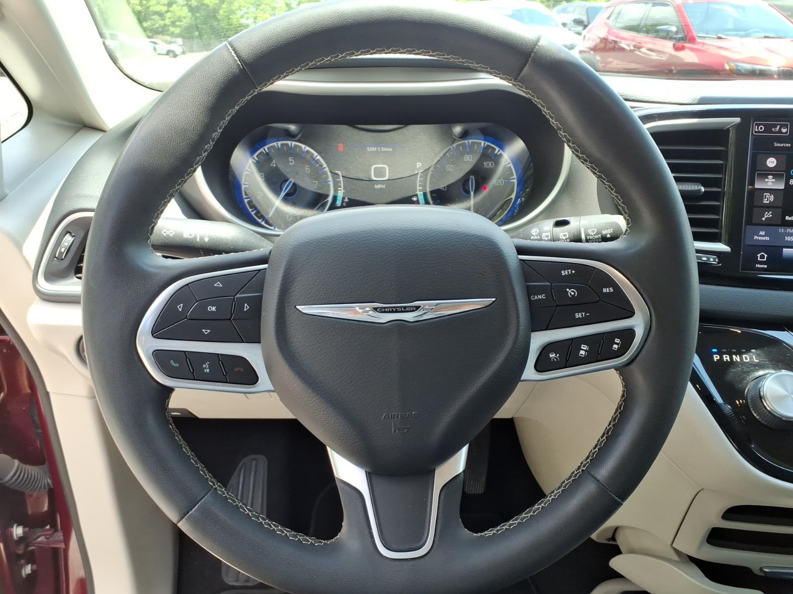 Used 2023 Chrysler Pacifica Van