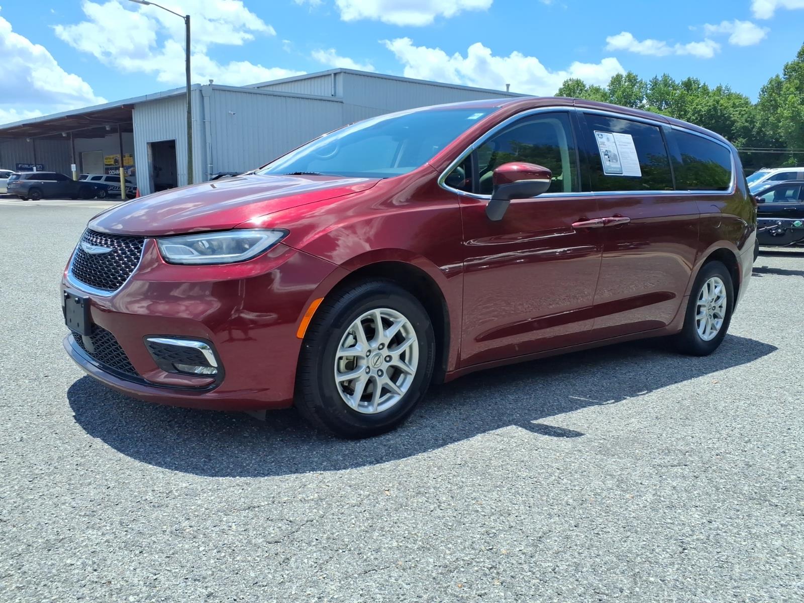 Used 2023 Chrysler Pacifica Van