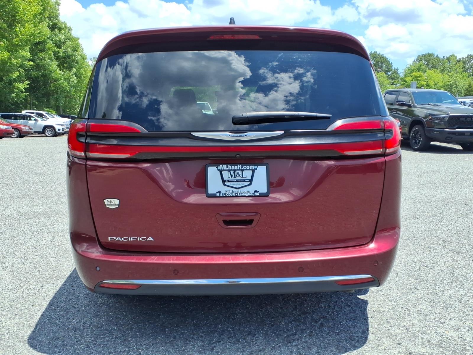 Used 2023 Chrysler Pacifica Van