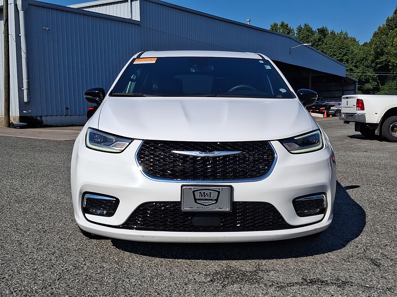 Used 2025 Chrysler Pacifica Van