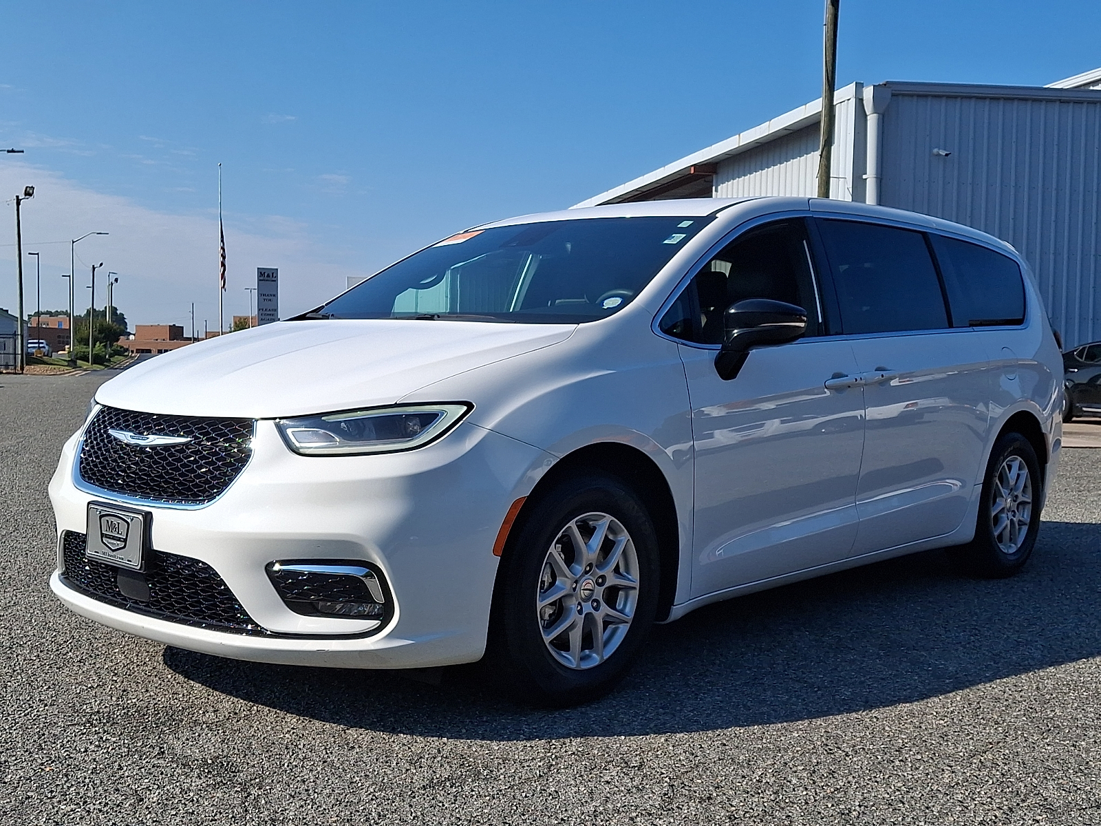 Used 2025 Chrysler Pacifica Van