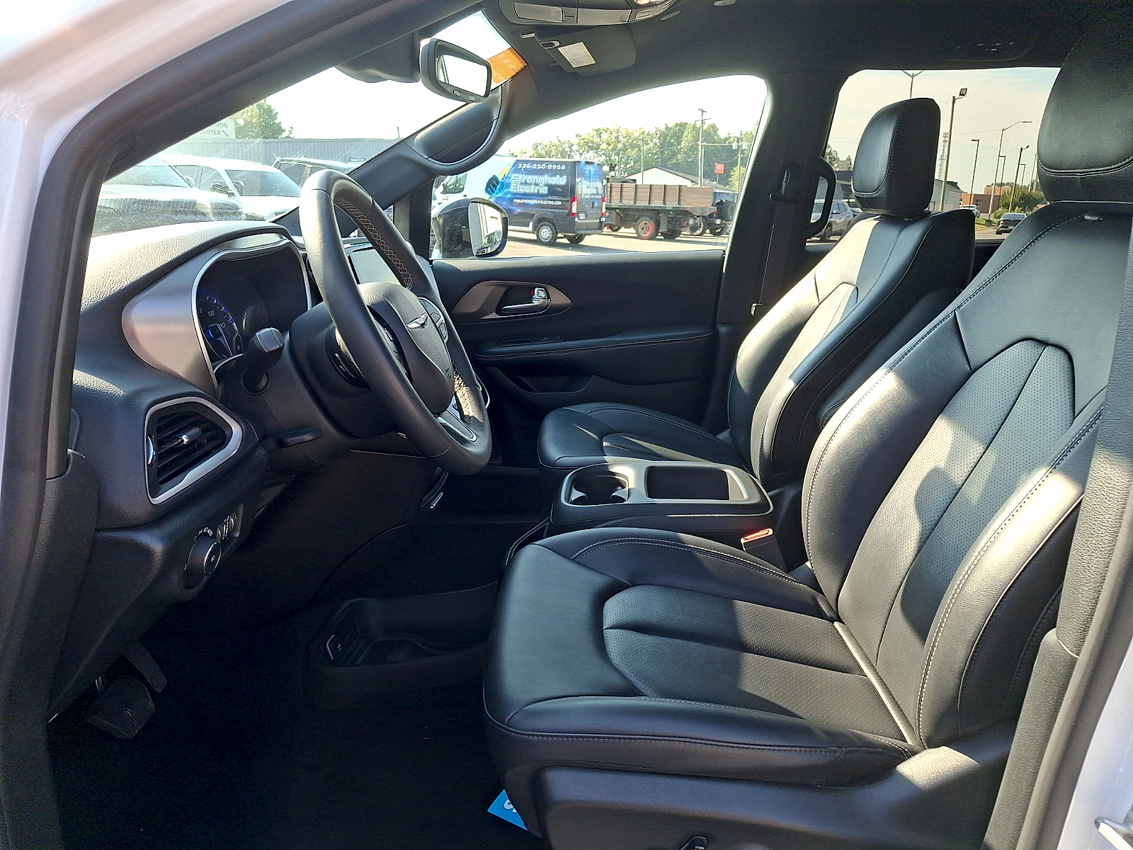 Used 2025 Chrysler Pacifica Van