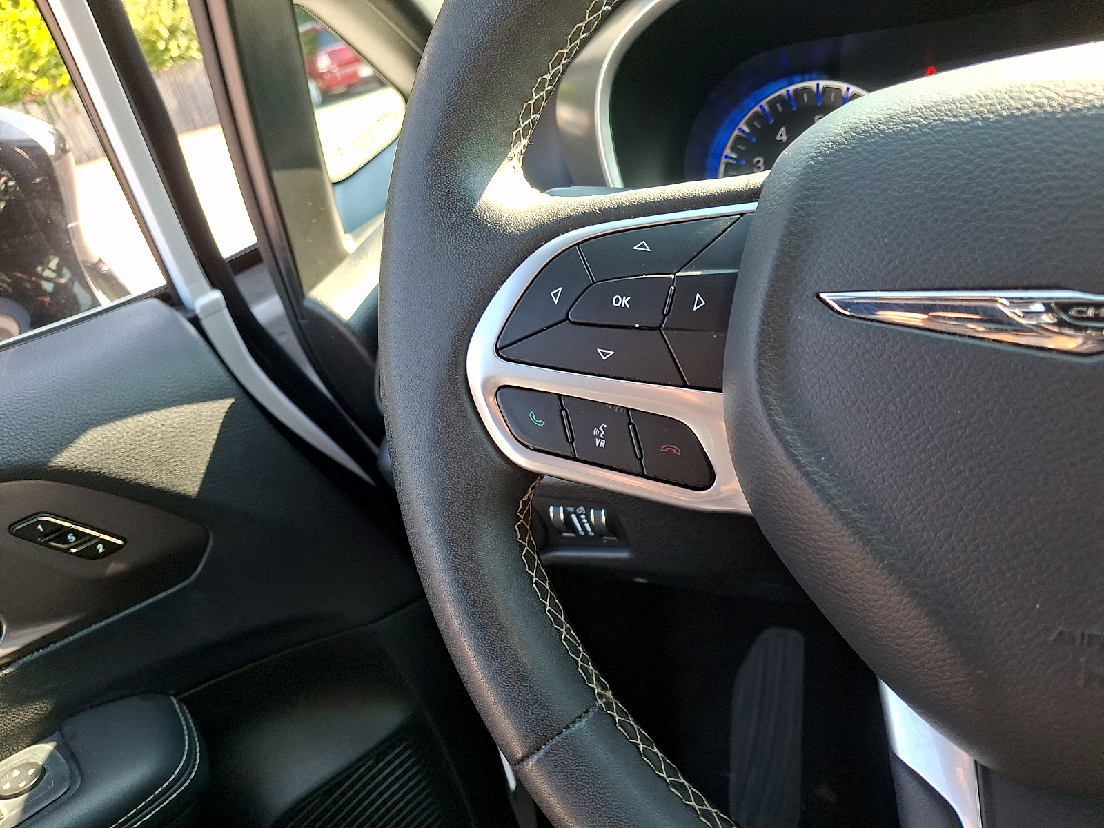 Used 2025 Chrysler Pacifica Van