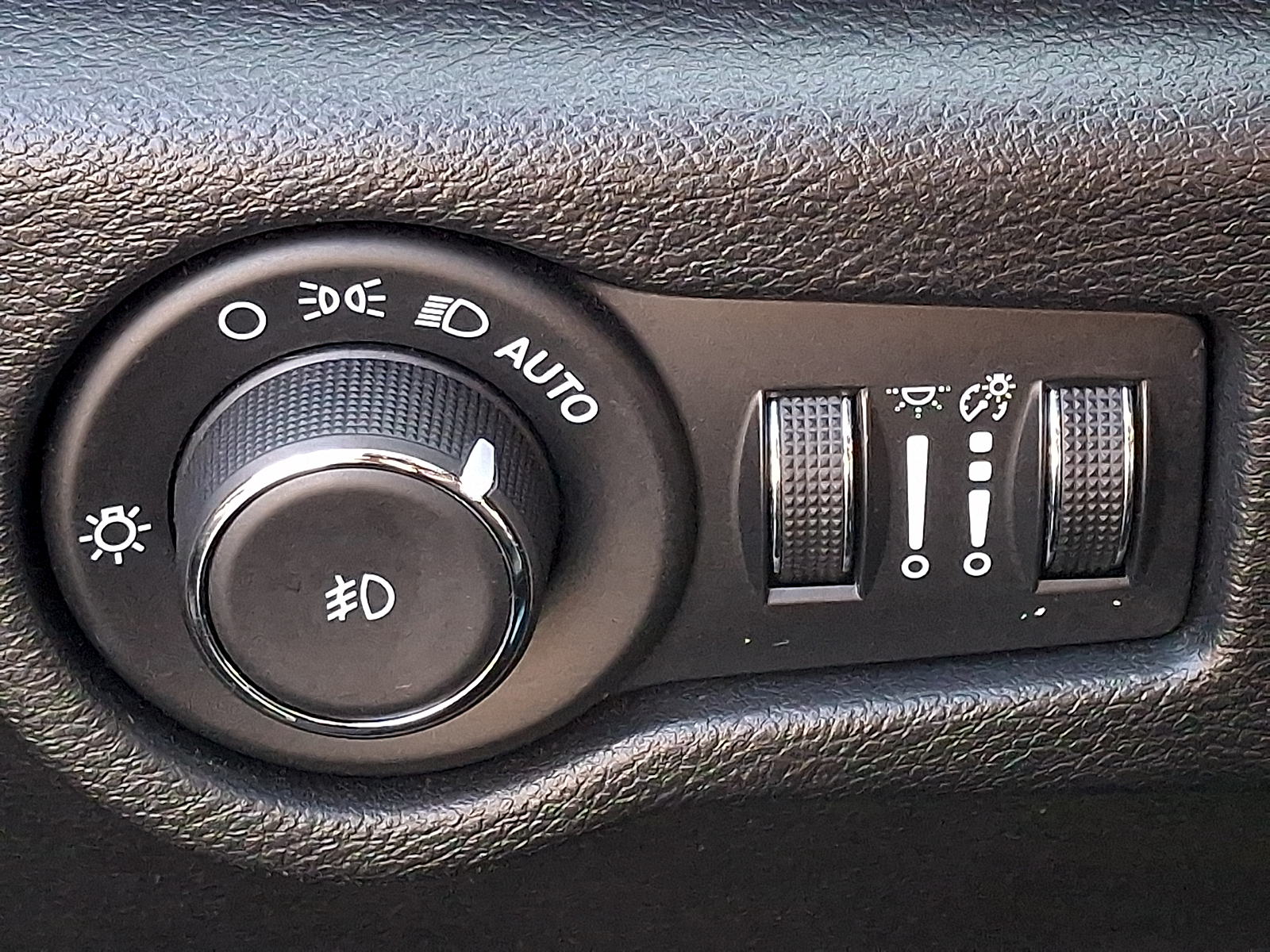 Used 2025 Chrysler Pacifica Van