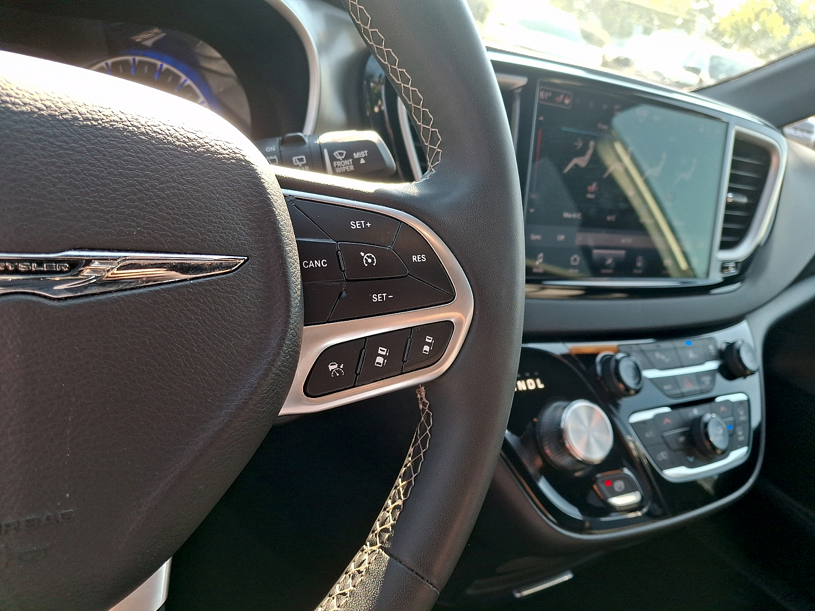 Used 2025 Chrysler Pacifica Van