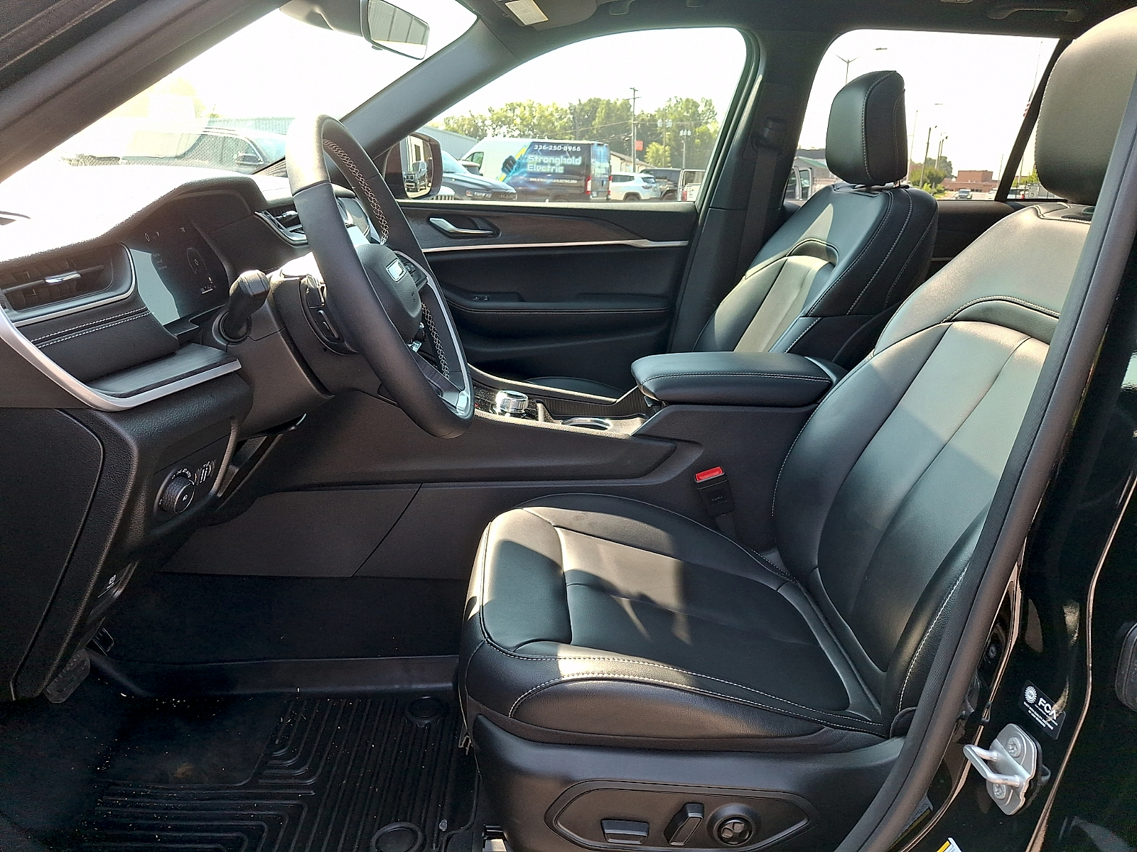 Used 2025 Jeep Grand Cherokee SUV