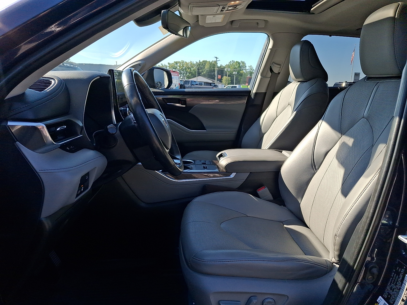Used 2023 Toyota Highlander Hybrid SUV