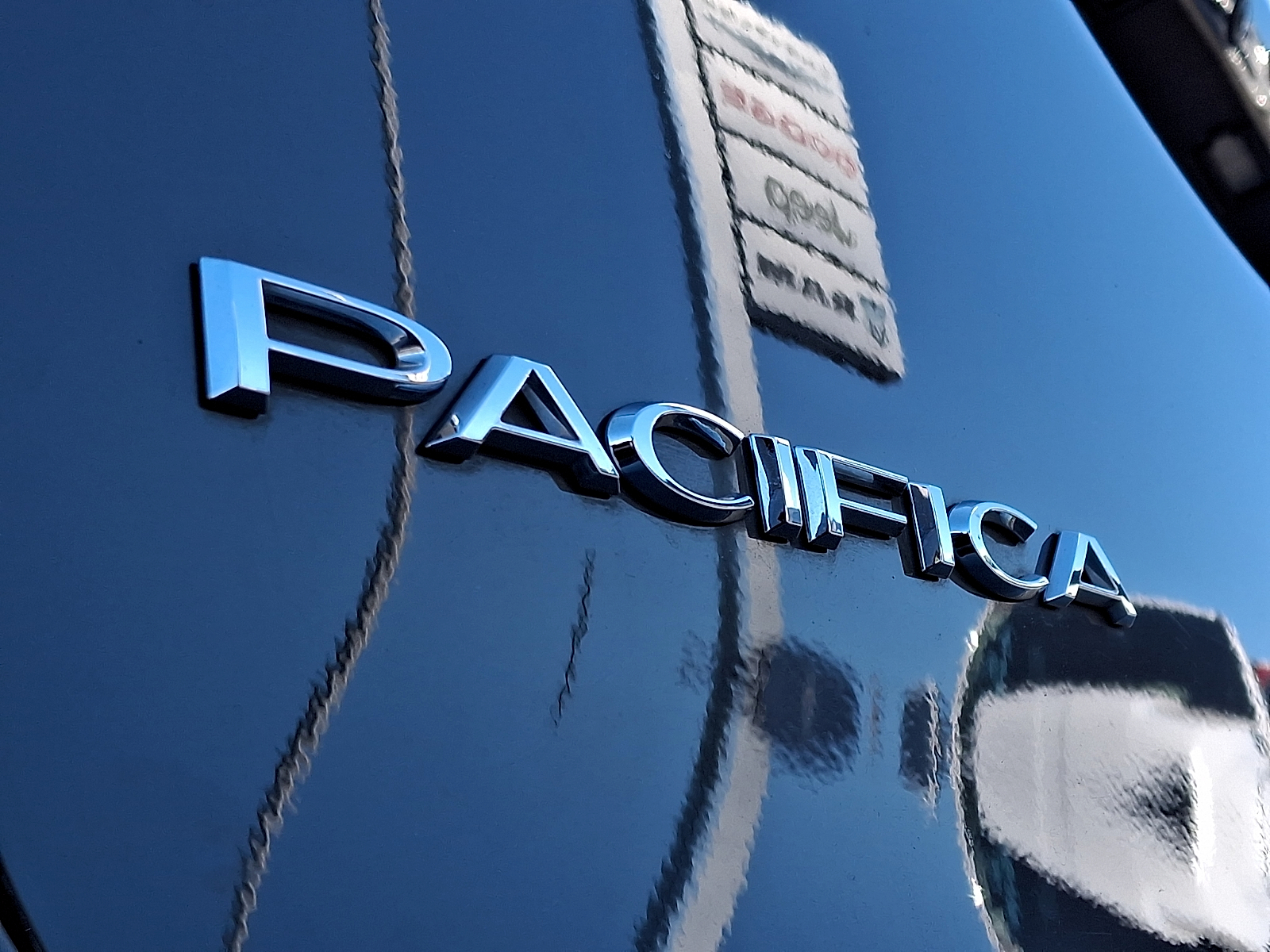 Used 2025 Chrysler Pacifica Van