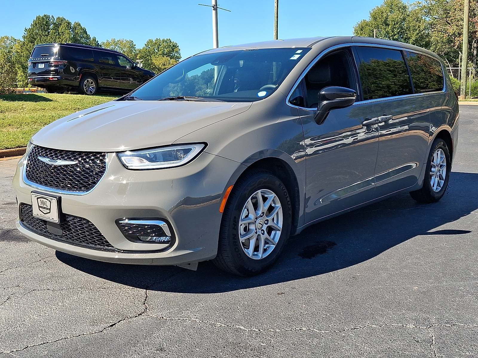 Used 2025 Chrysler Pacifica Van