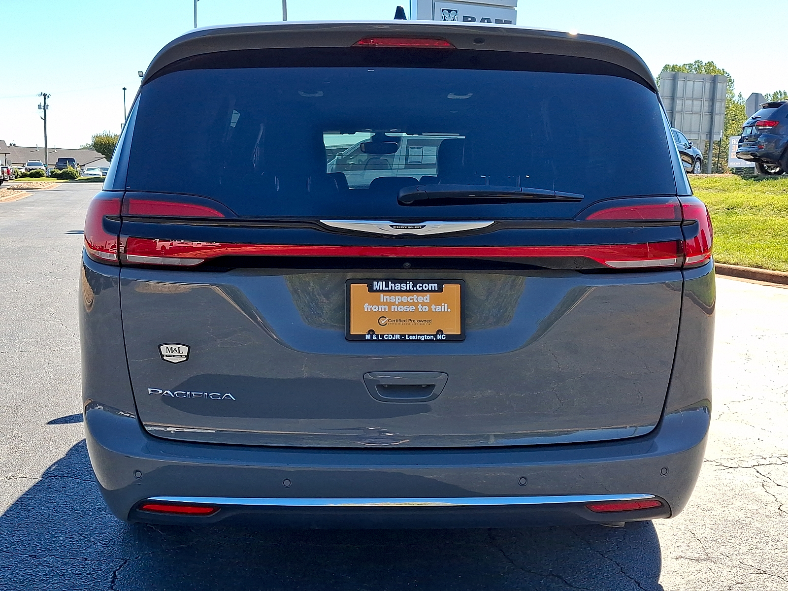 Used 2025 Chrysler Pacifica Van
