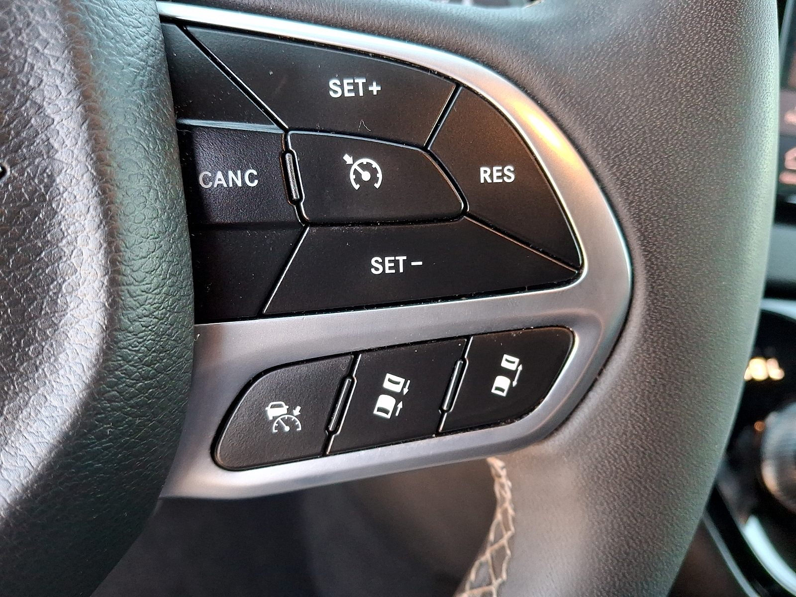 Used 2025 Chrysler Pacifica Van