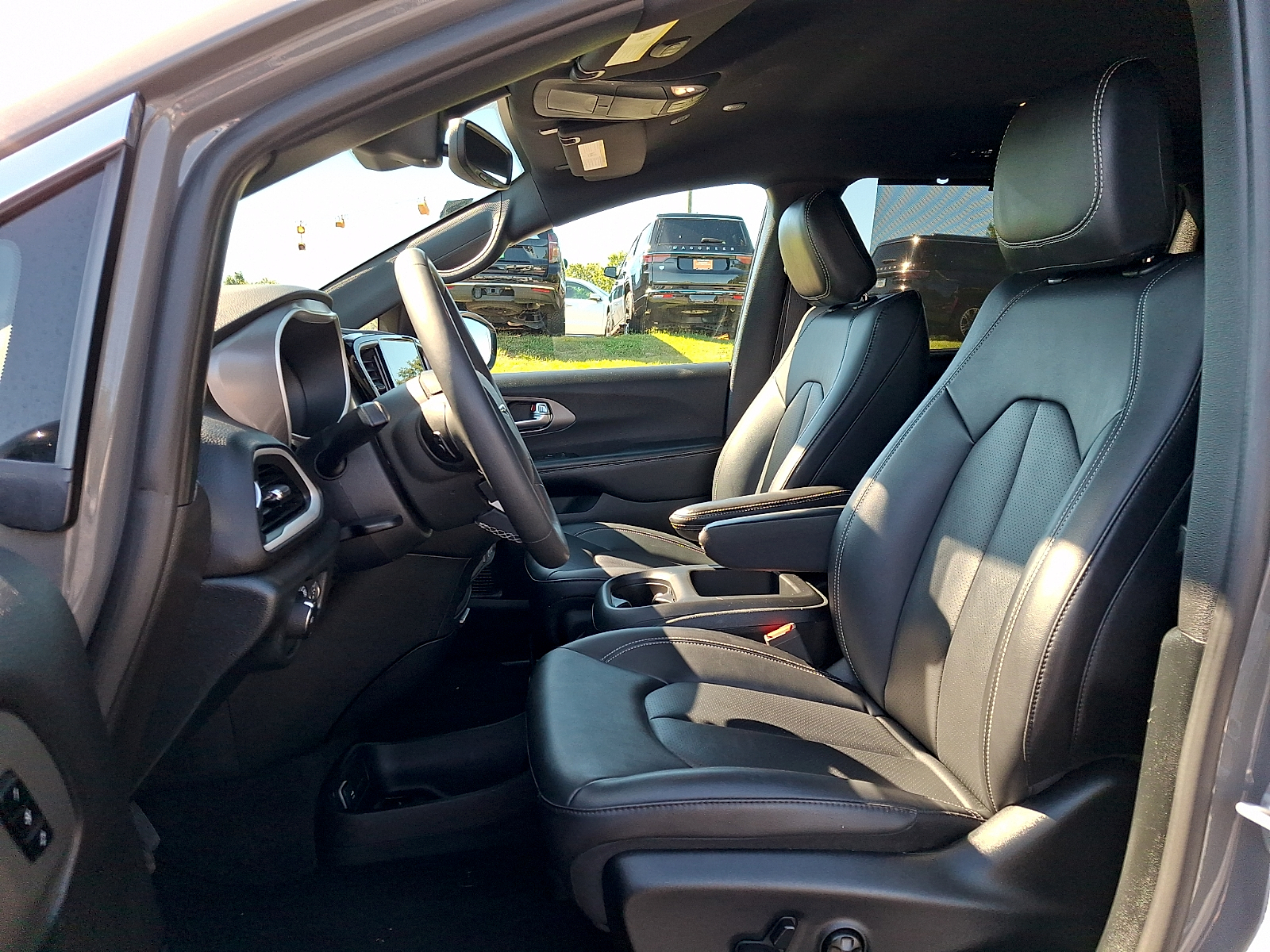 Used 2025 Chrysler Pacifica Van