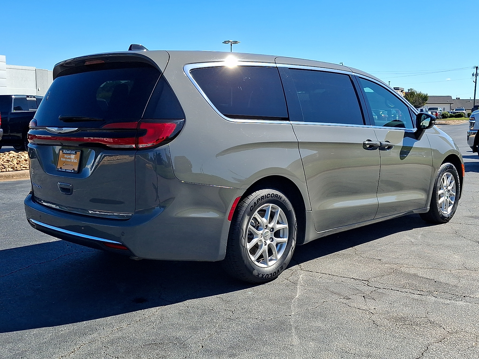 Used 2025 Chrysler Pacifica Van