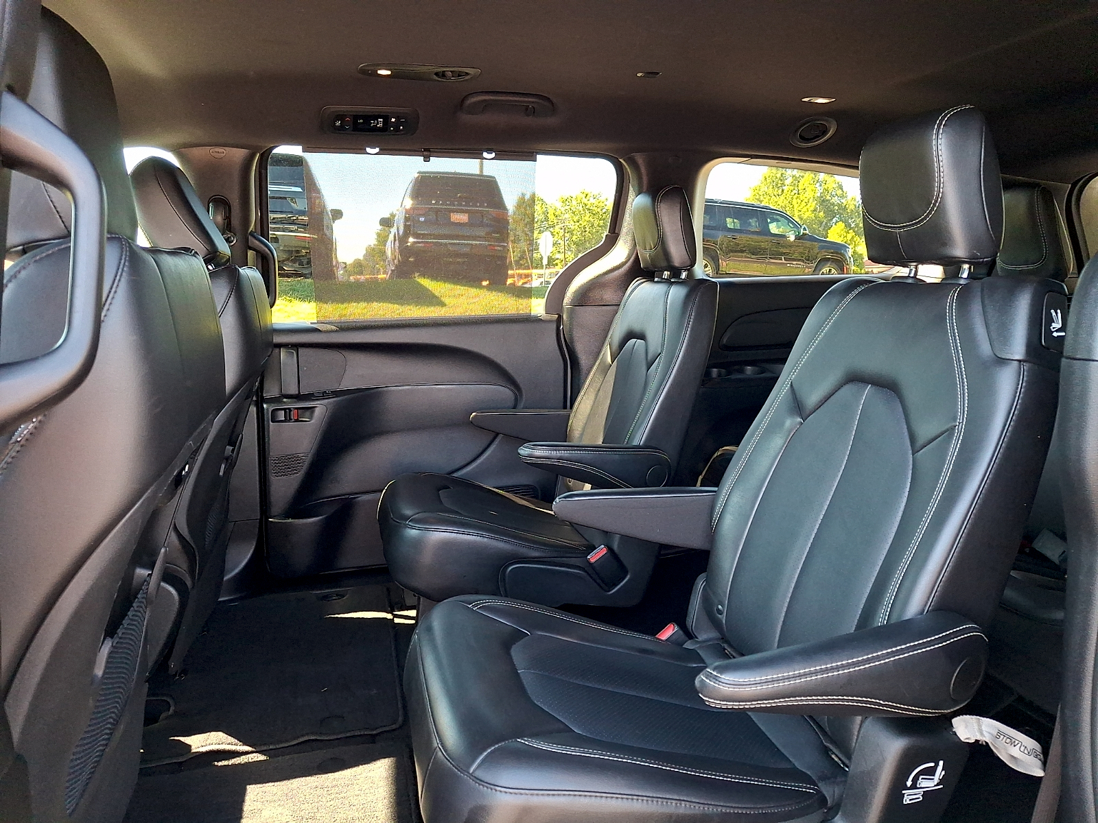 Used 2025 Chrysler Pacifica Van