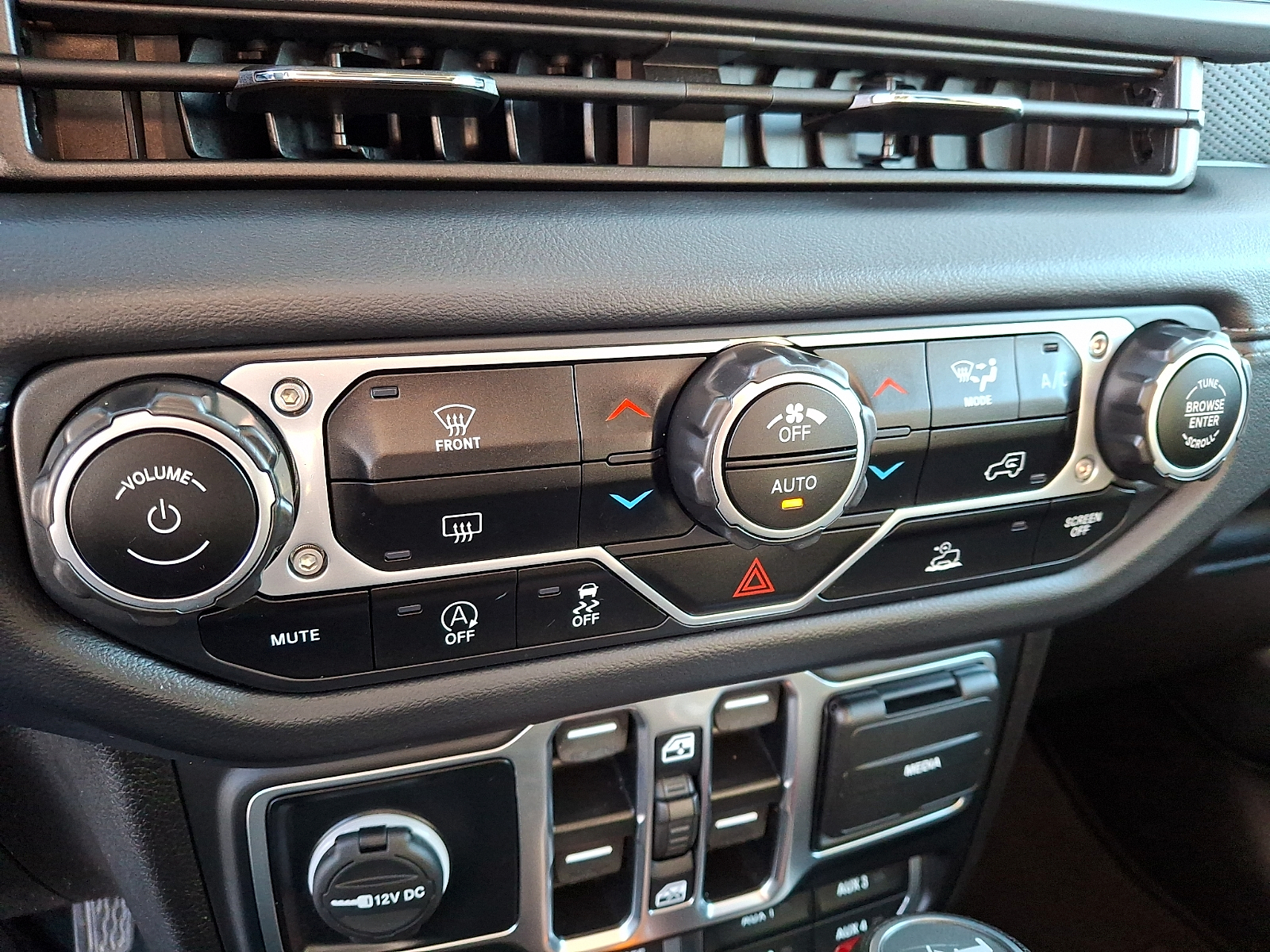 Used 2025 Jeep Wrangler SUV