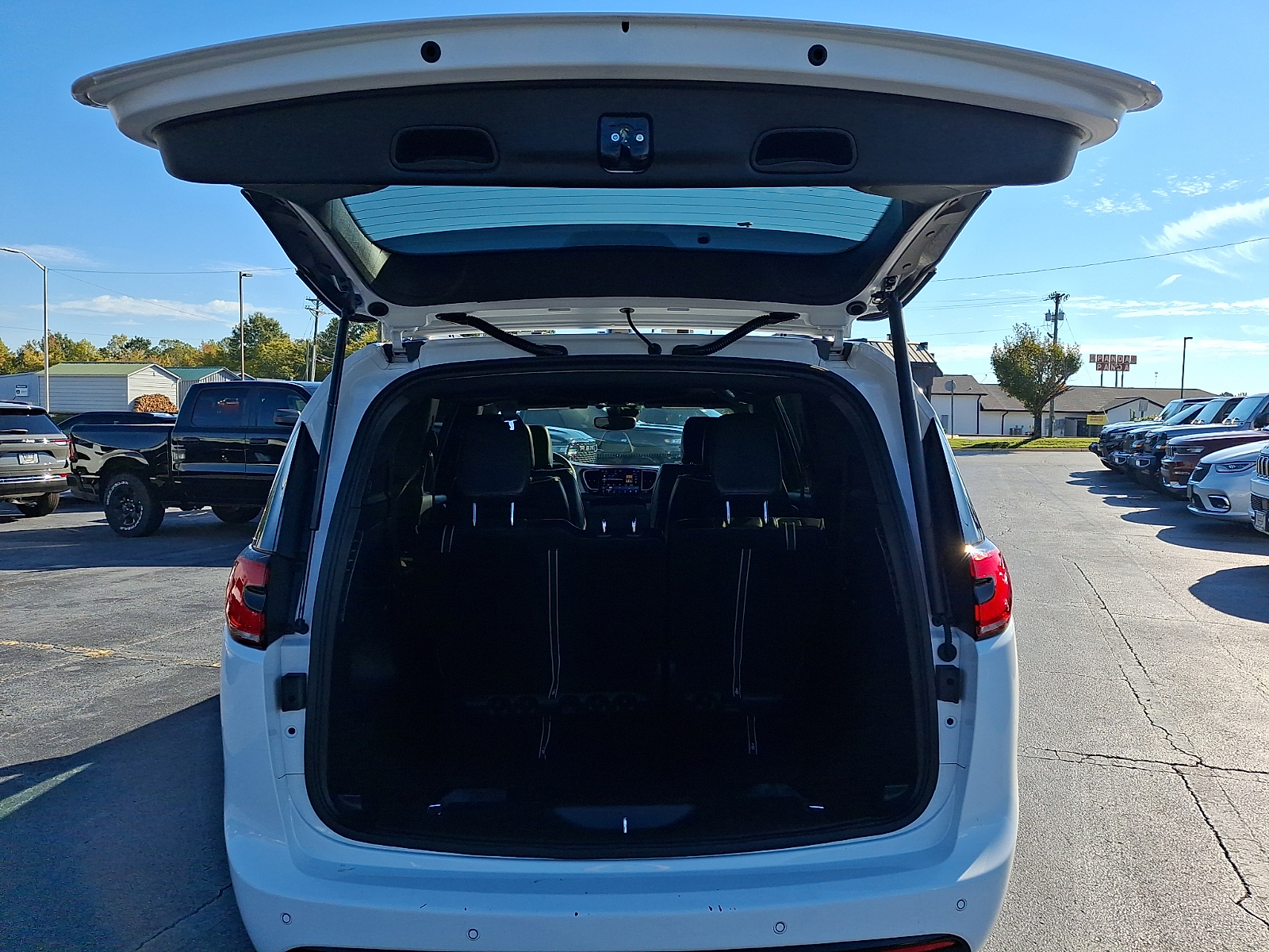 Used 2025 Chrysler Pacifica Van
