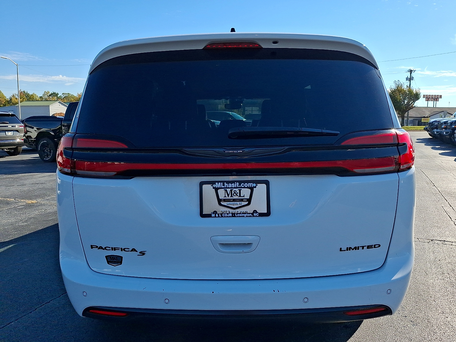 Used 2025 Chrysler Pacifica Van
