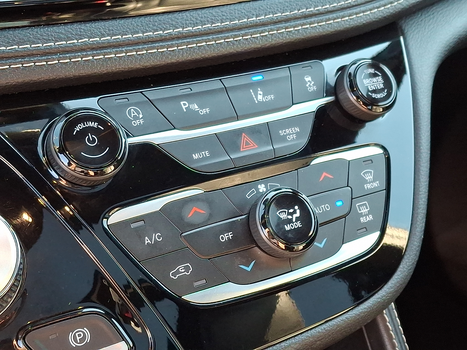 Used 2025 Chrysler Pacifica Van