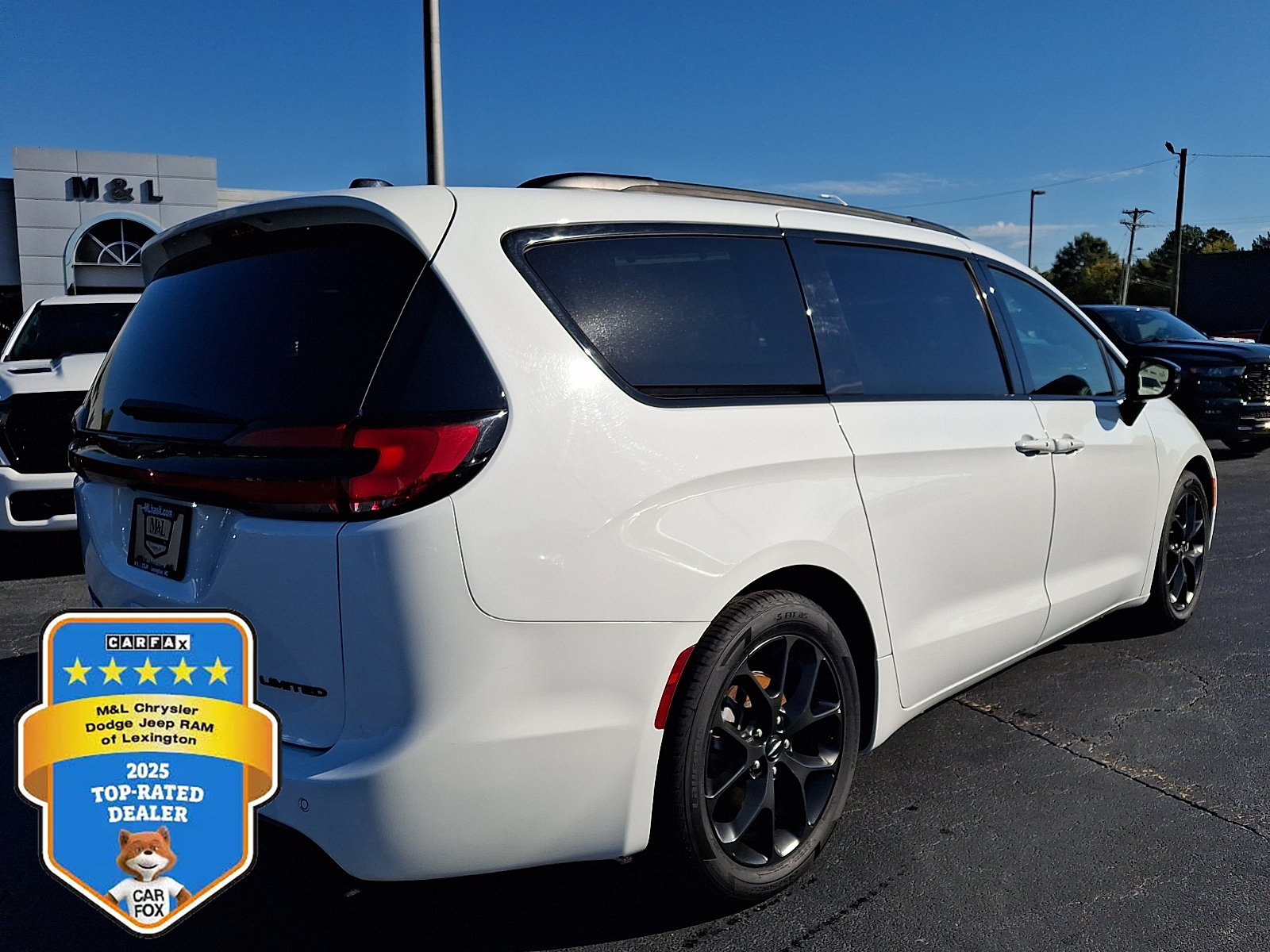 Used 2025 Chrysler Pacifica Van