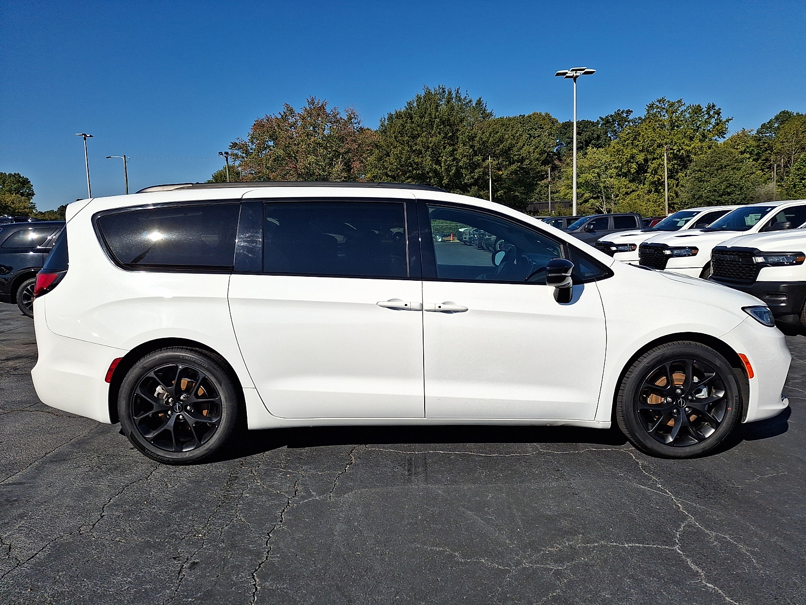 Used 2025 Chrysler Pacifica Van