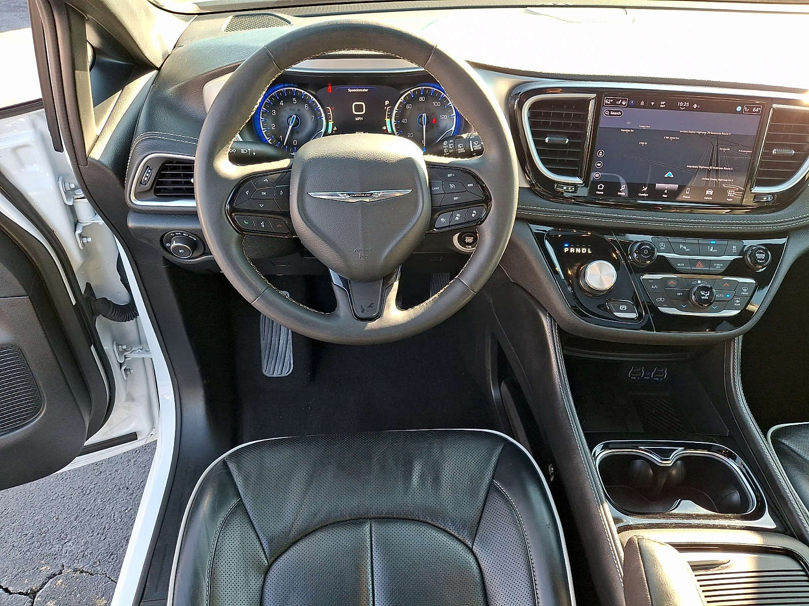 Used 2025 Chrysler Pacifica Van