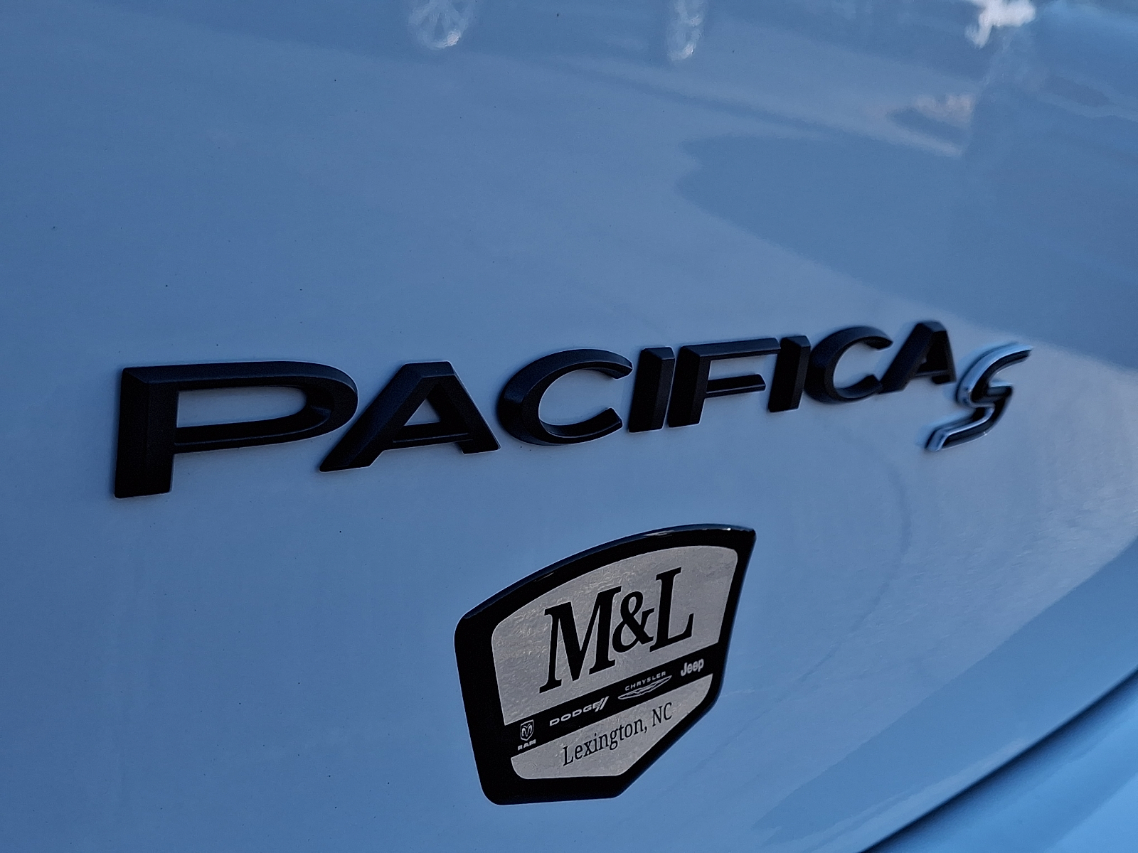 Used 2025 Chrysler Pacifica Van