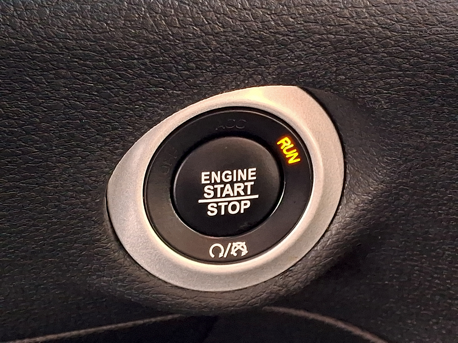 Used 2025 Chrysler Pacifica Van