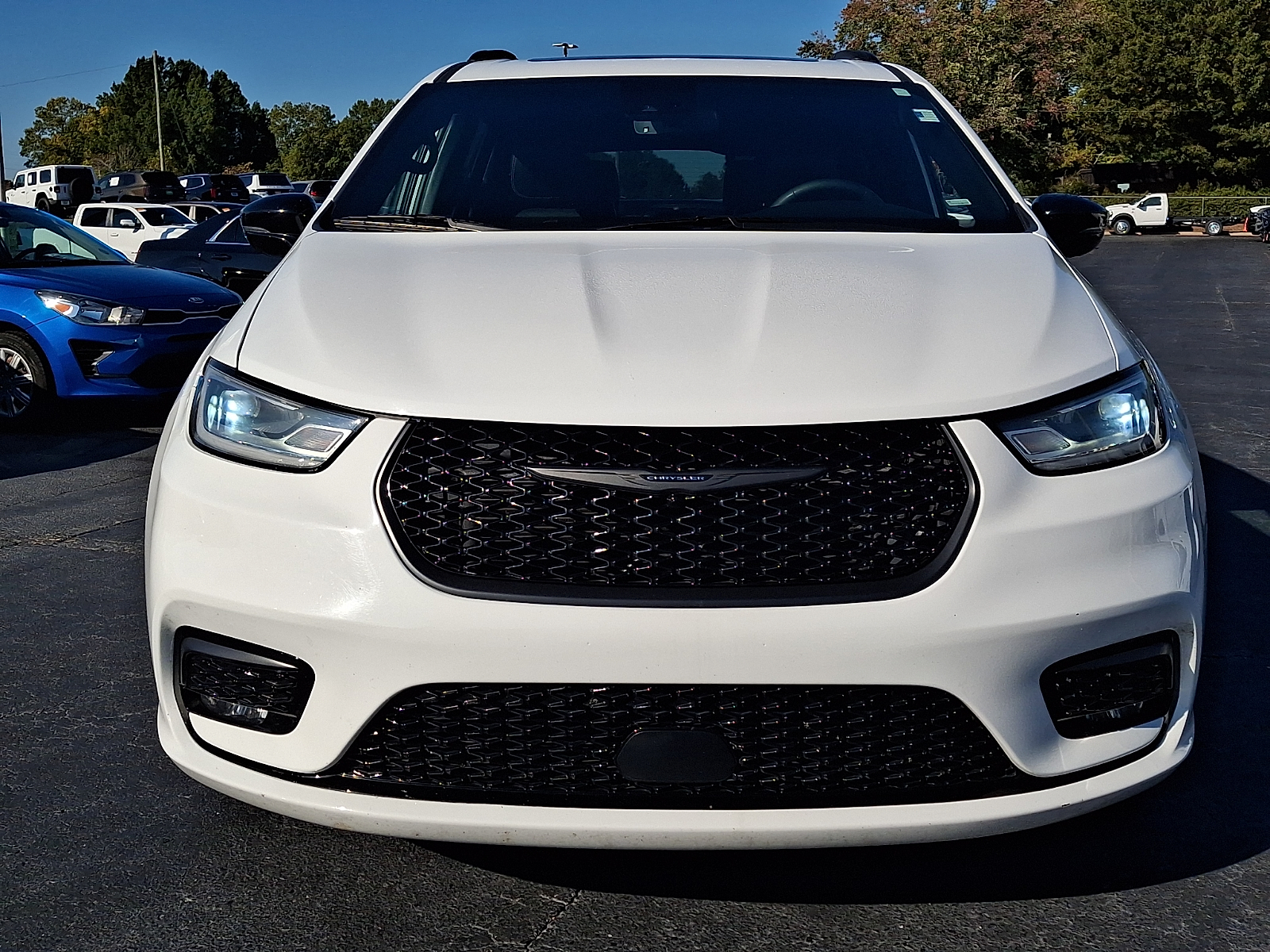 Used 2025 Chrysler Pacifica Van