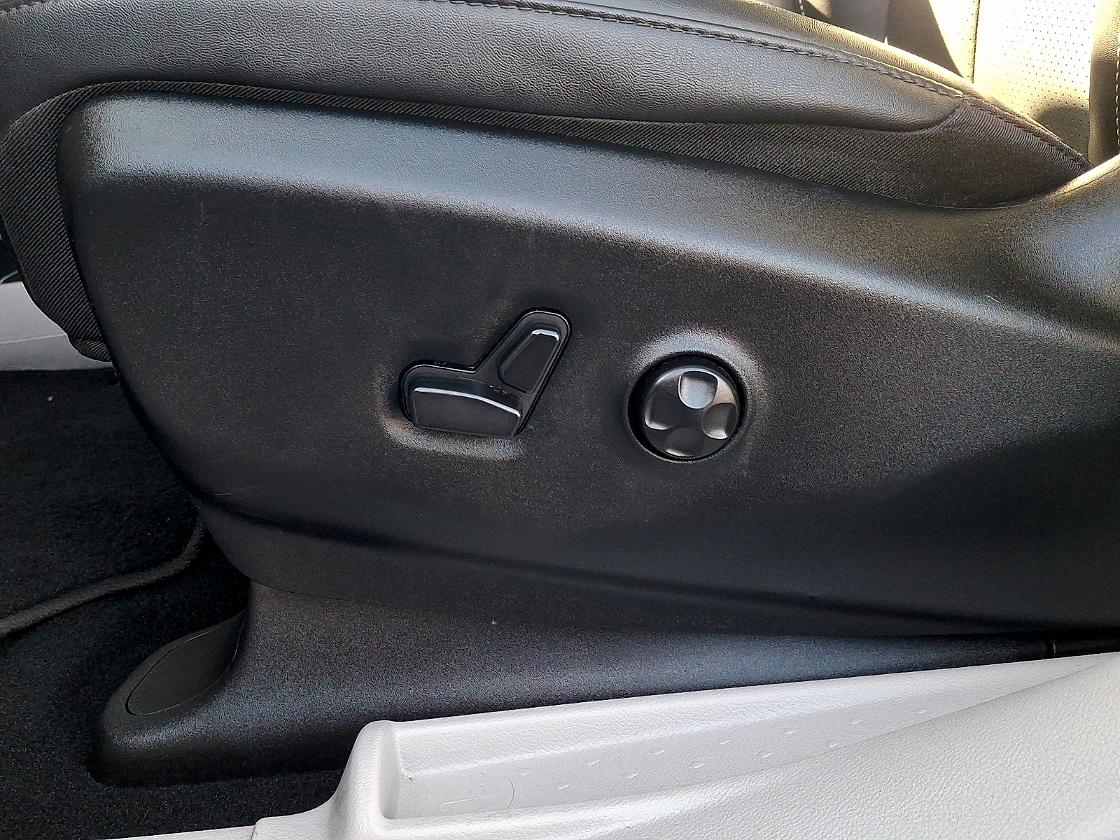 Used 2024 Chrysler Pacifica Van