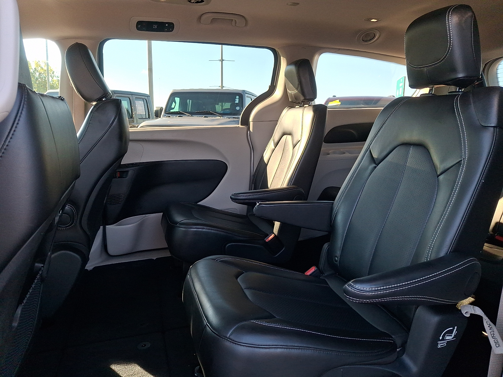 Used 2024 Chrysler Pacifica Van