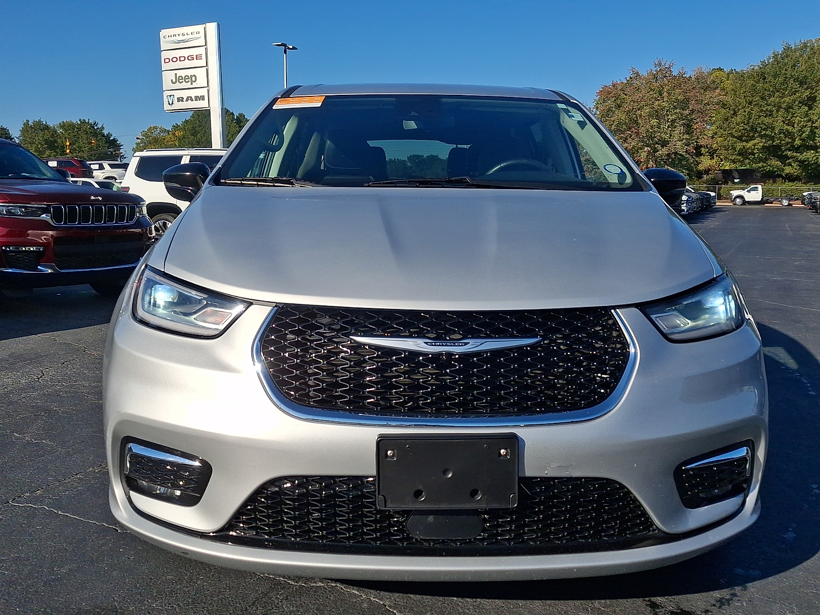 Used 2024 Chrysler Pacifica Van