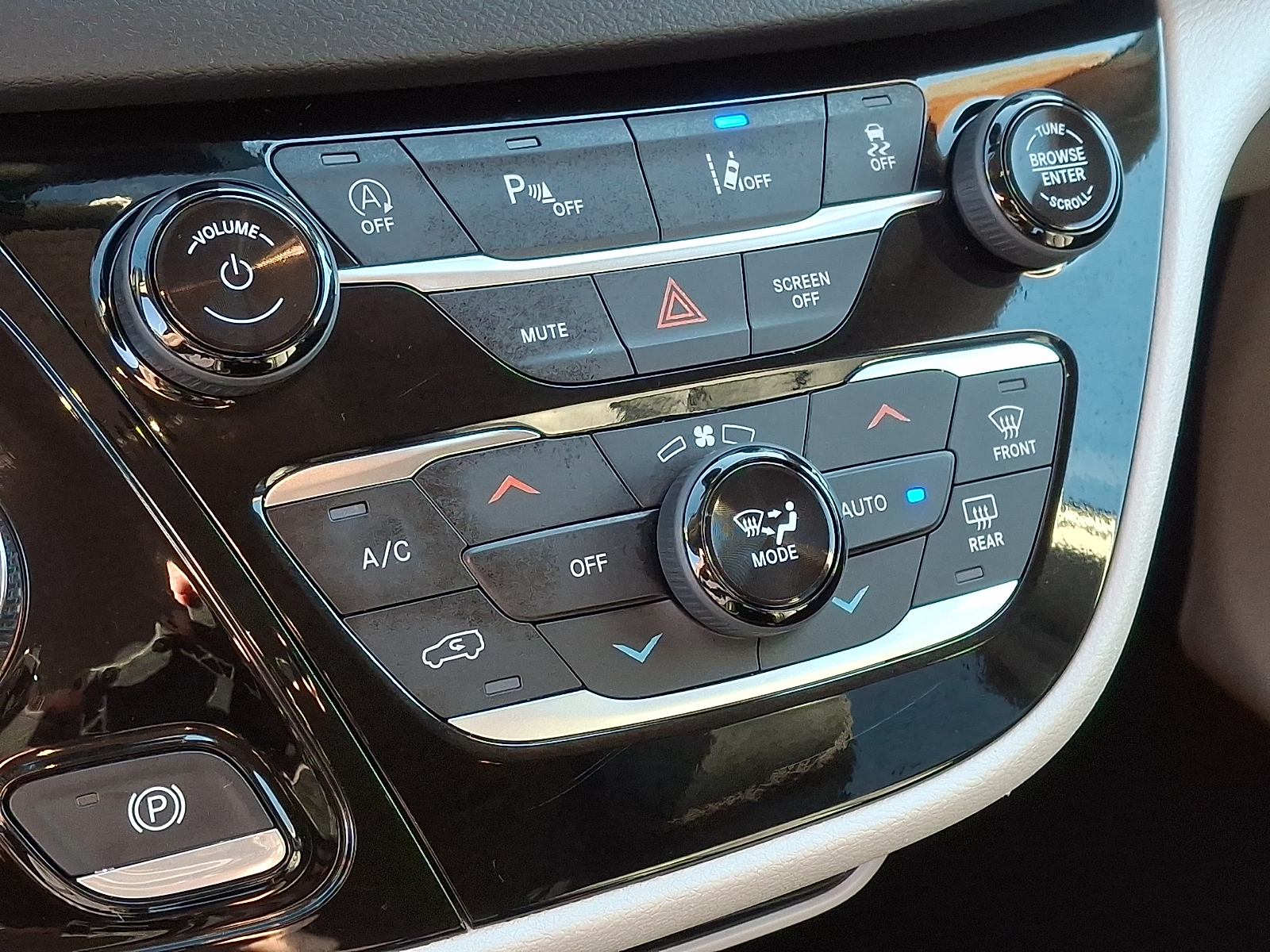 Used 2024 Chrysler Pacifica Van