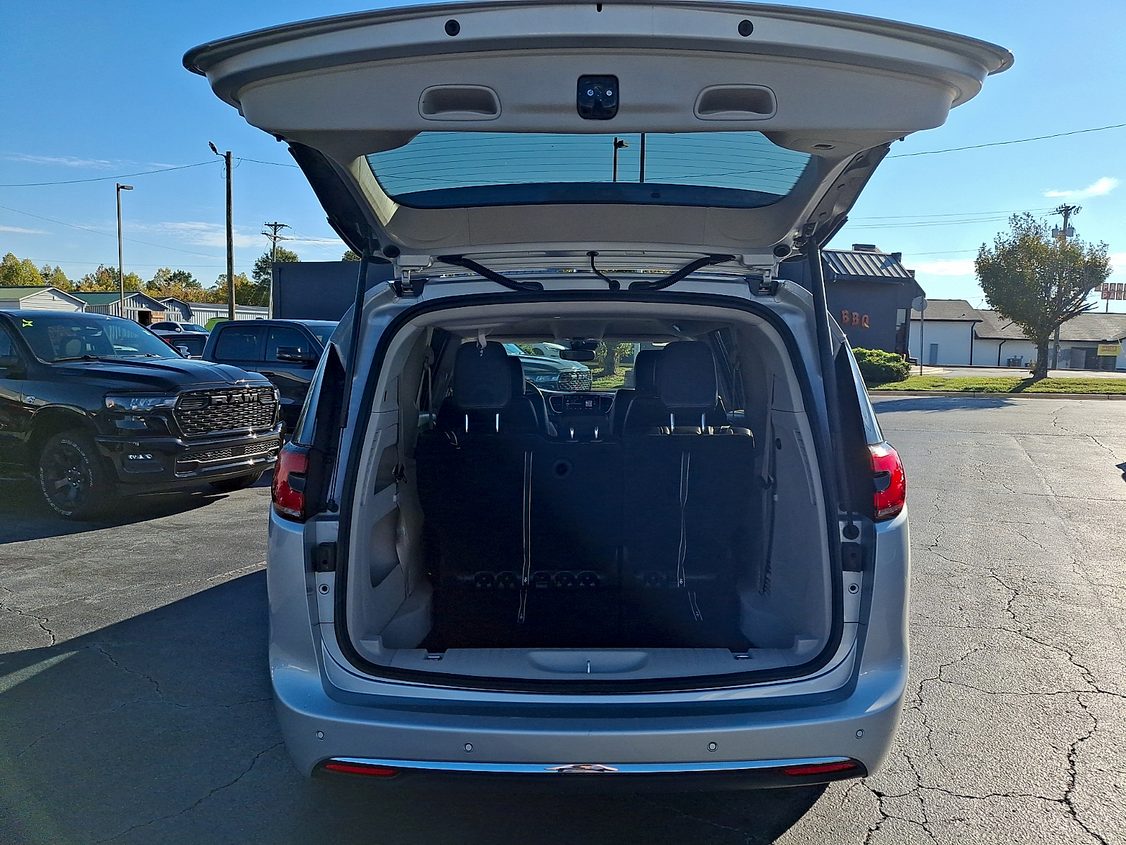 Used 2024 Chrysler Pacifica Van