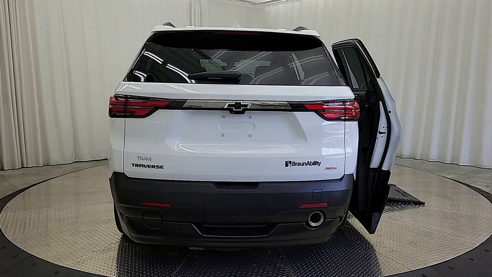 Used 2023 Chevrolet Traverse SUV