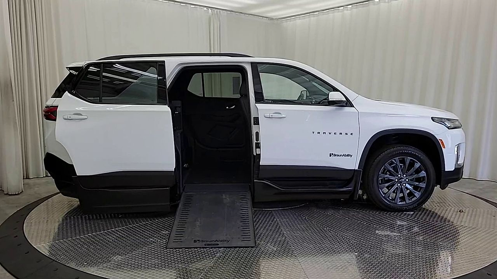 Used 2023 Chevrolet Traverse SUV