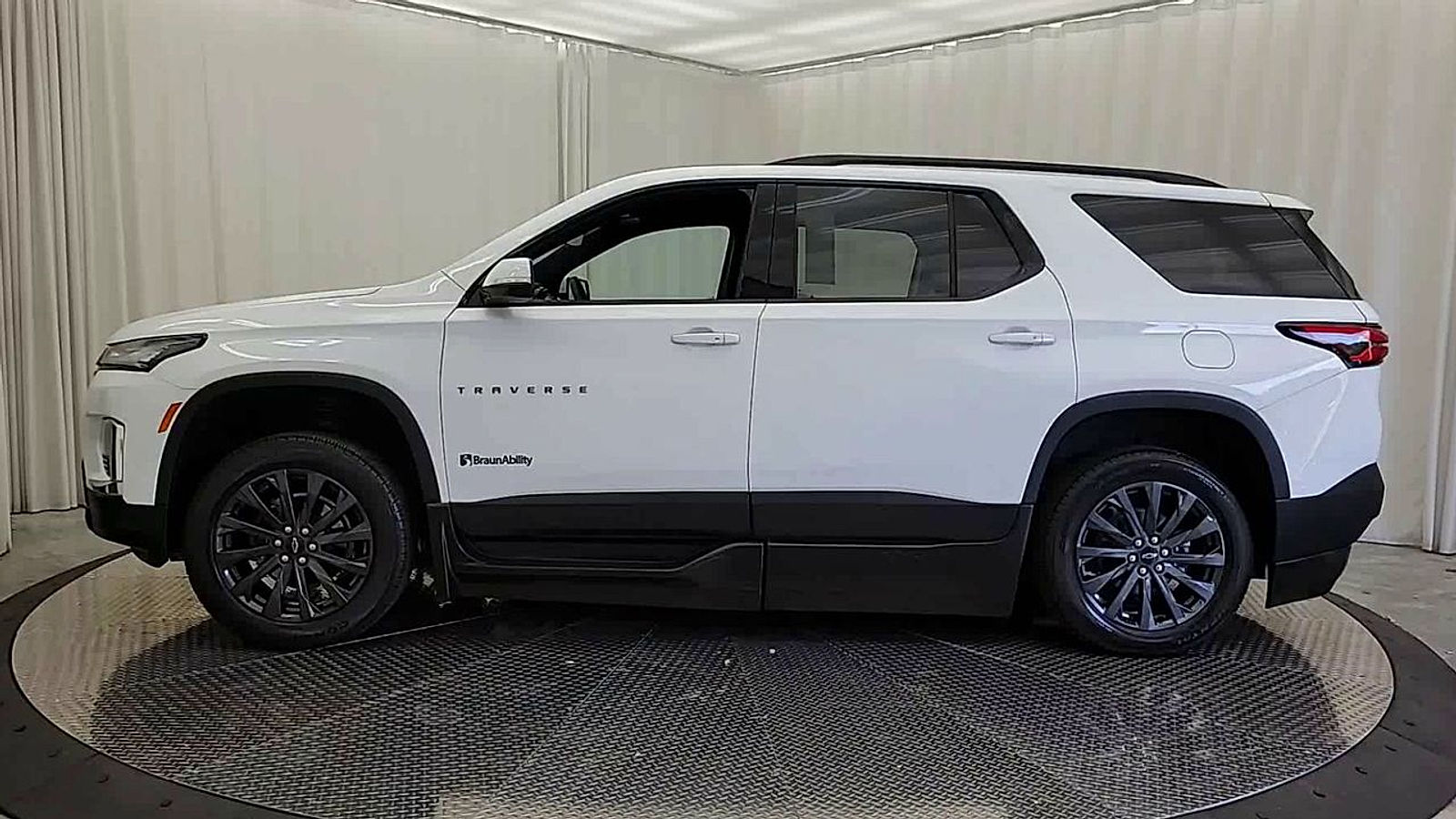 Used 2023 Chevrolet Traverse SUV