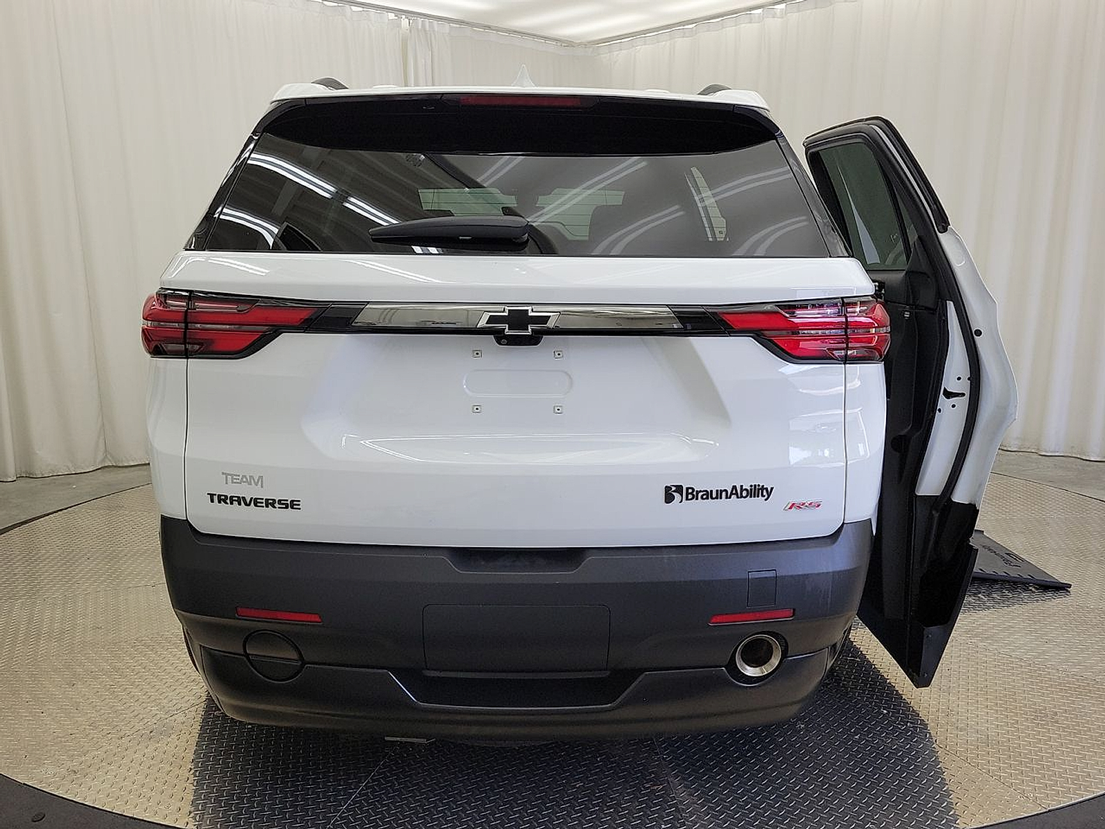 Used 2023 Chevrolet Traverse SUV