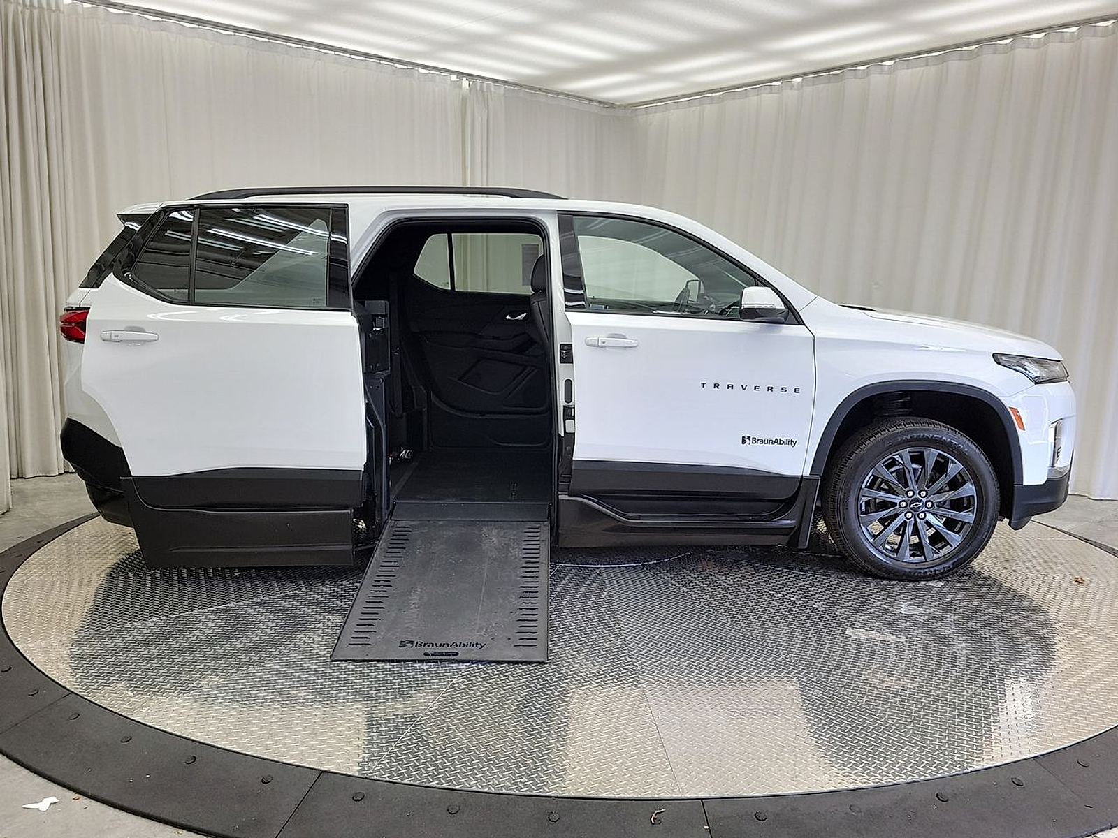Used 2023 Chevrolet Traverse SUV