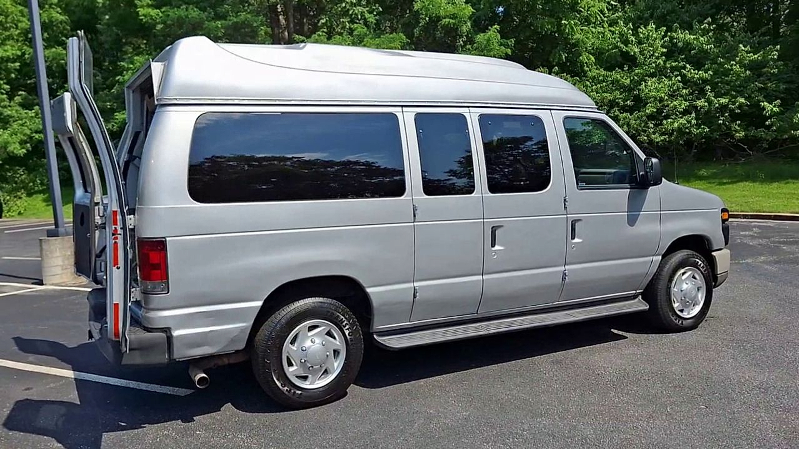 Used 2011 Ford E-350 Super Duty Van