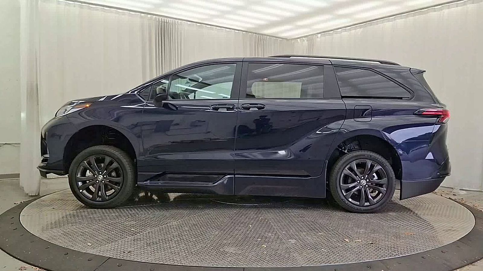 2025 Toyota Sienna XSE - Photo 7