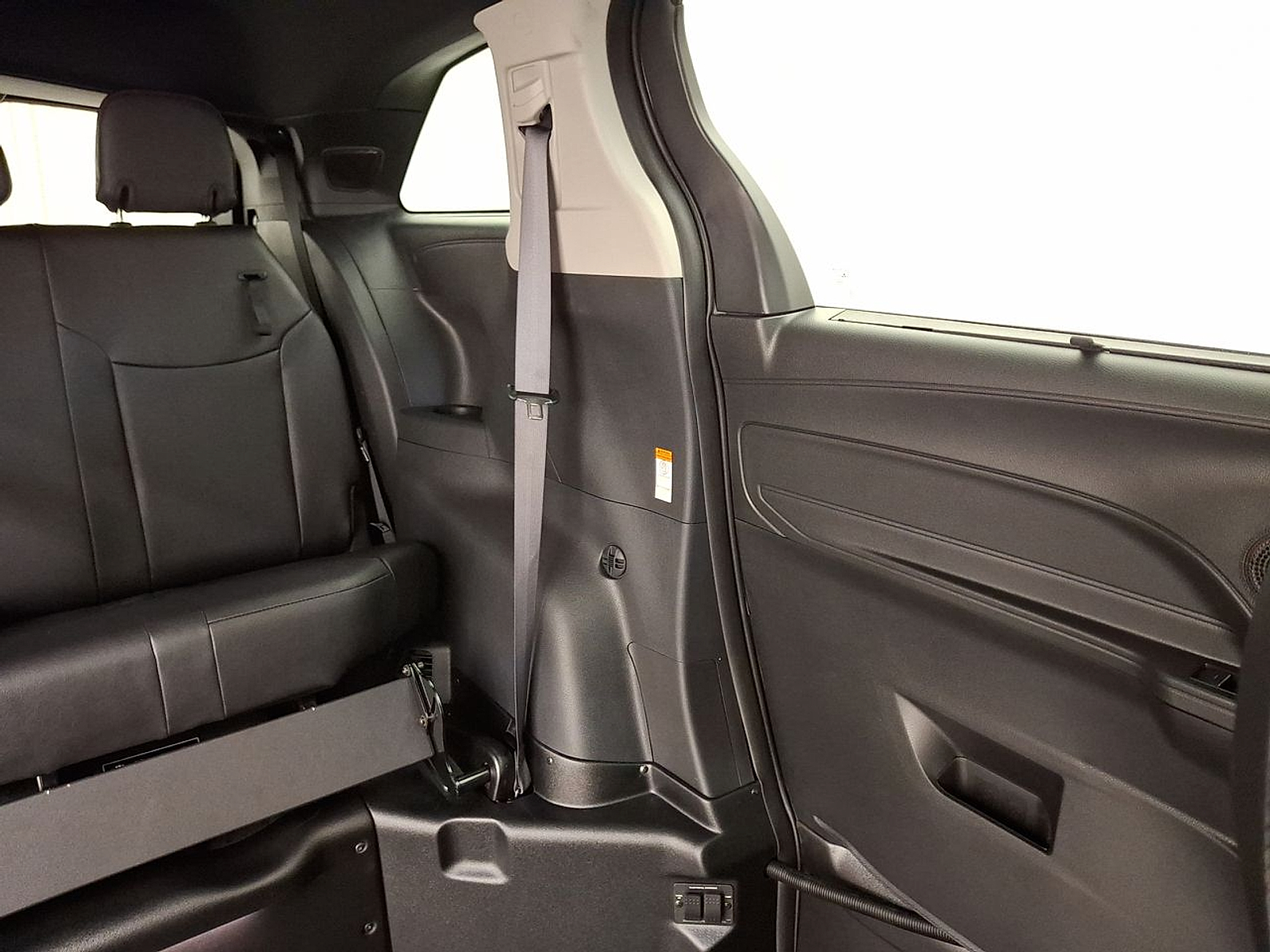 2025 Toyota Sienna XSE - Photo 17