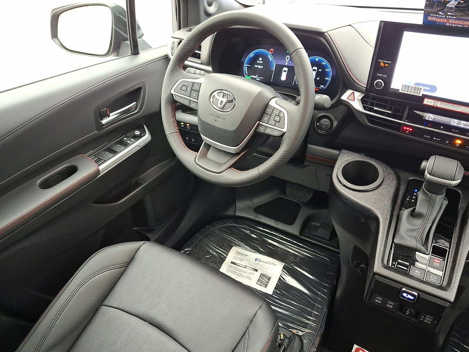 2025 Toyota Sienna XSE - Photo 18